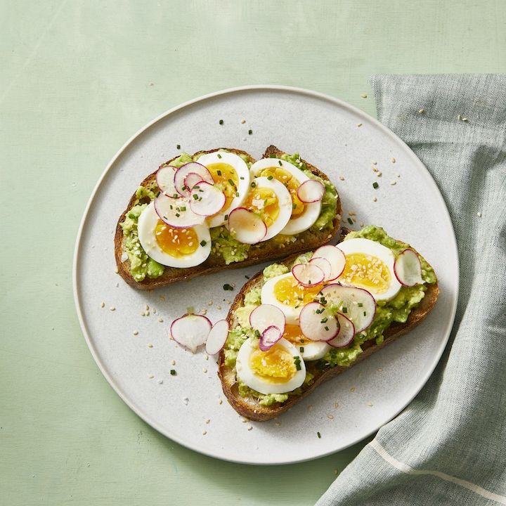 Smashed Avocado Toast With Egg